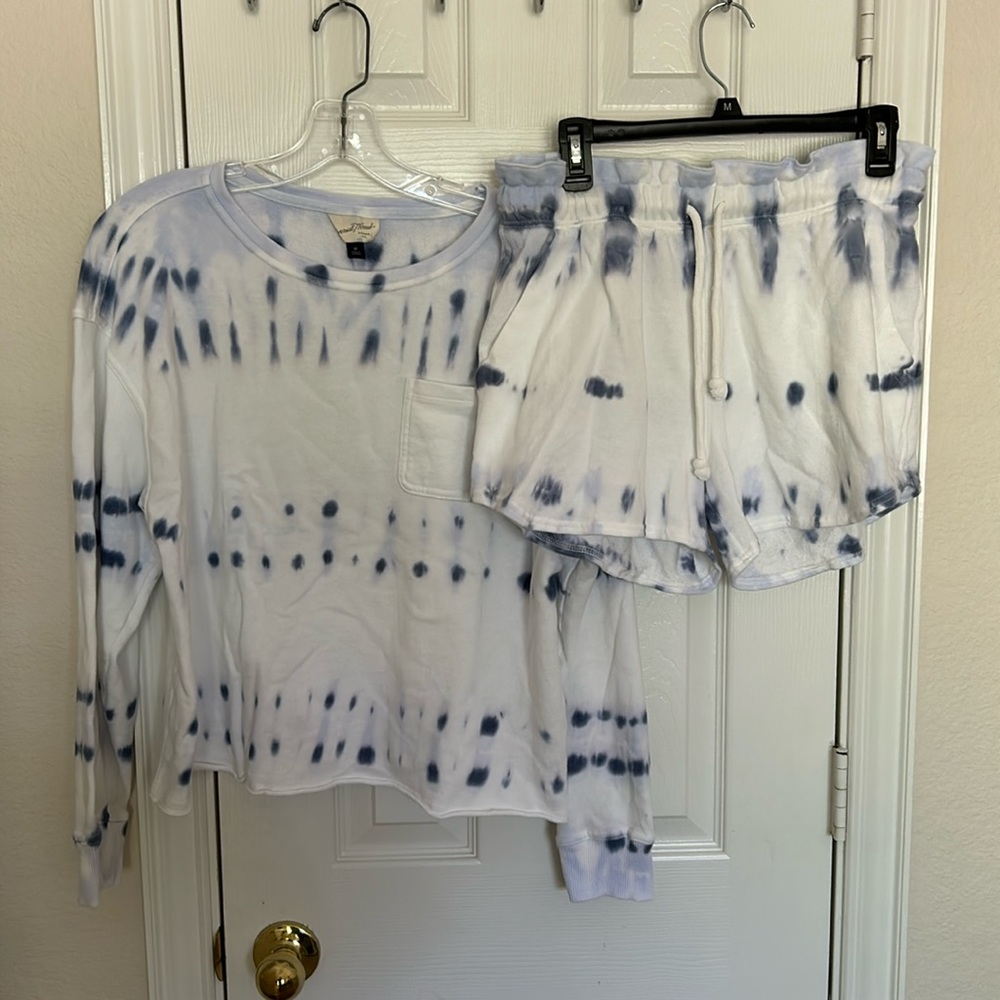 Universal Threads Tie Dye Short Set.  Size Med.
